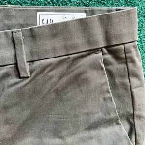 Gap Chinos “modern straight khakis”
34x32

NWOT
